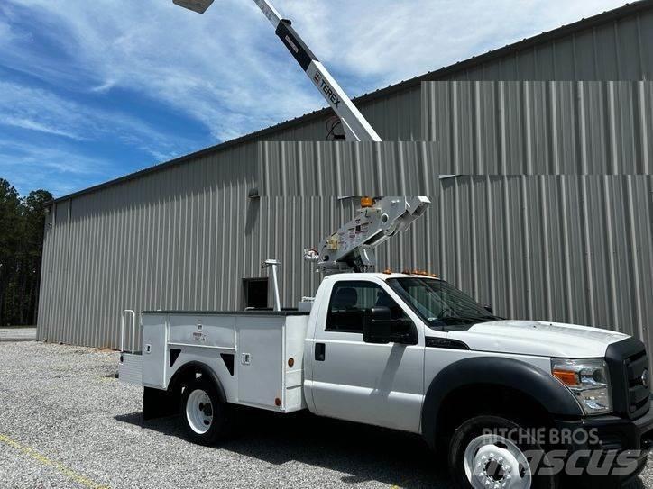 Ford F-550 Teherautóra szerelt emelők és állványok