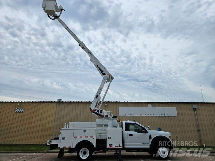 Ford F-550 Teherautóra szerelt emelők és állványok