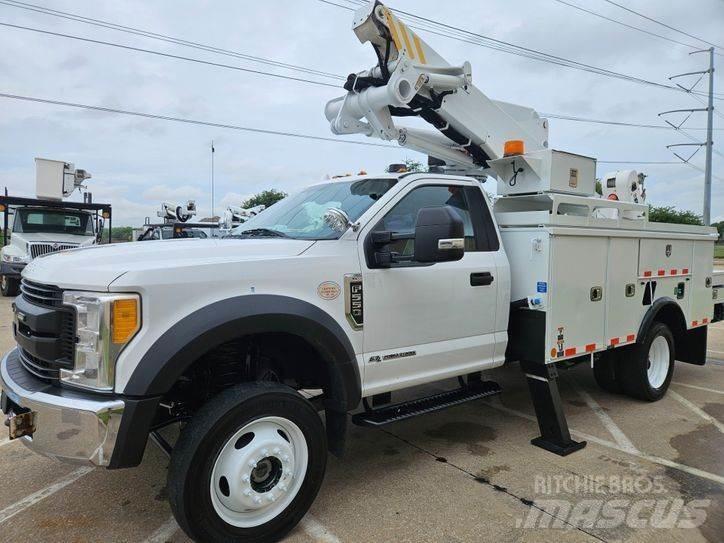 Ford F-550 Teherautóra szerelt emelők és állványok