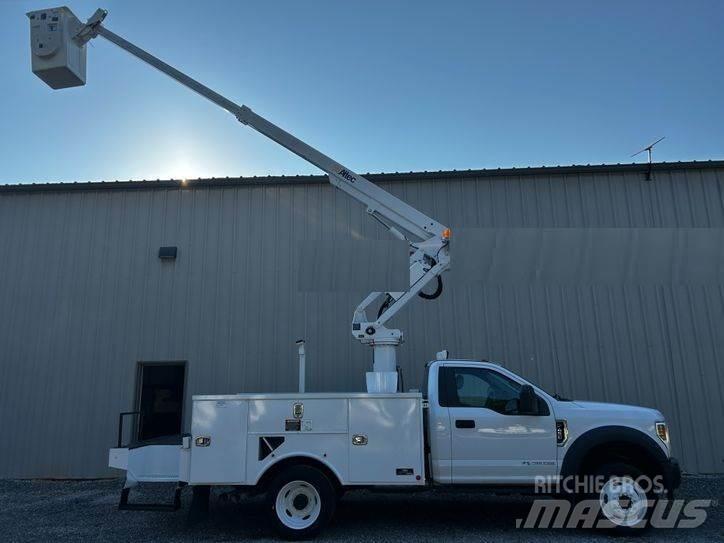 Ford F-550 Teherautóra szerelt emelők és állványok