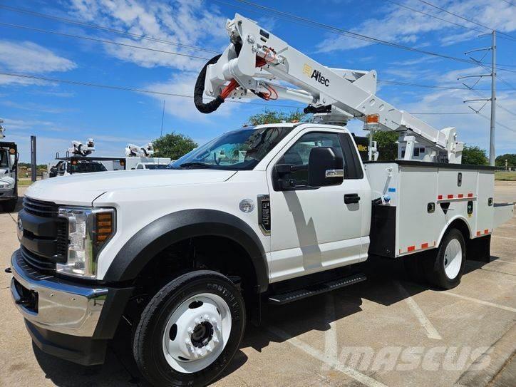 Ford F-550 Teherautóra szerelt emelők és állványok