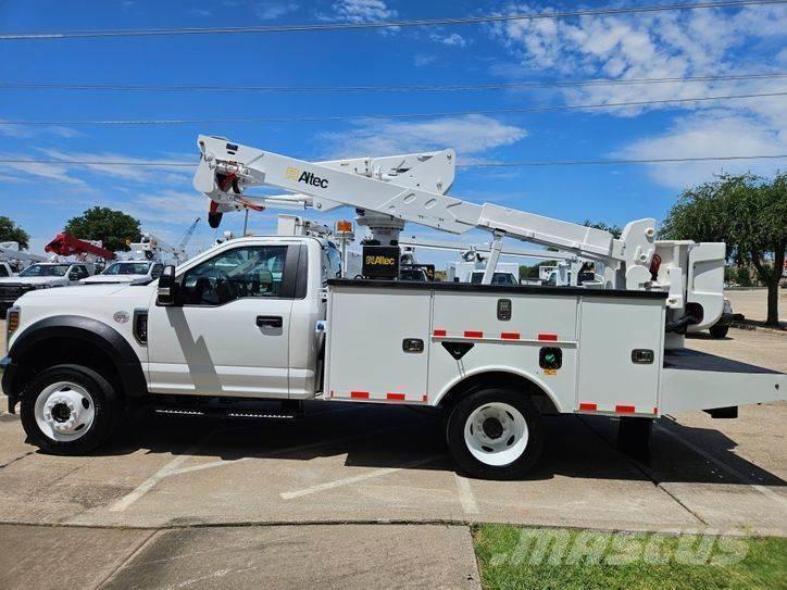 Ford F-550 Teherautóra szerelt emelők és állványok