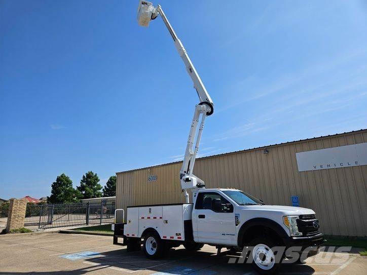 Ford F-550 Teherautóra szerelt emelők és állványok