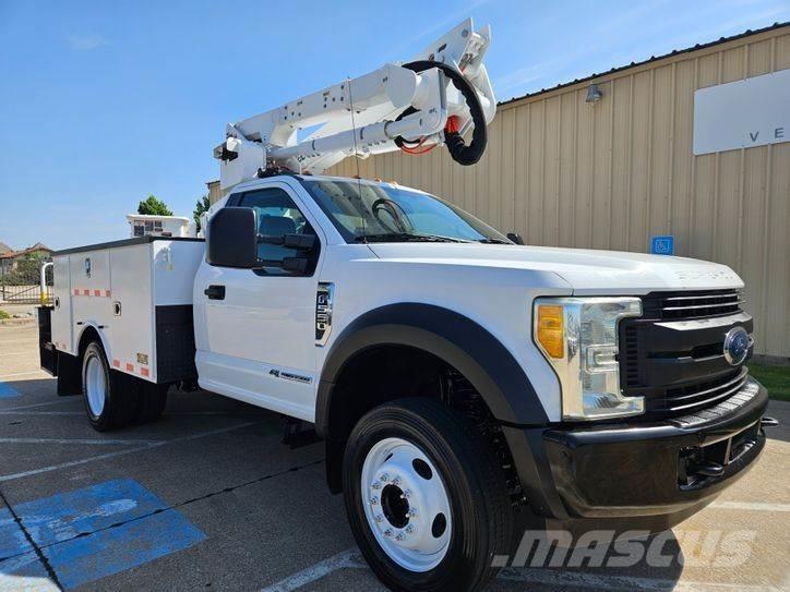Ford F-550 Teherautóra szerelt emelők és állványok