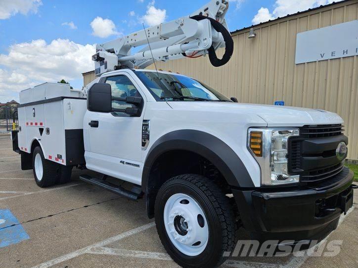 Ford F-550 Teherautóra szerelt emelők és állványok