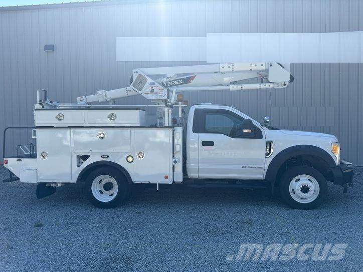 Ford F-550 Teherautóra szerelt emelők és állványok
