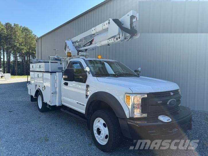 Ford F-550 Teherautóra szerelt emelők és állványok