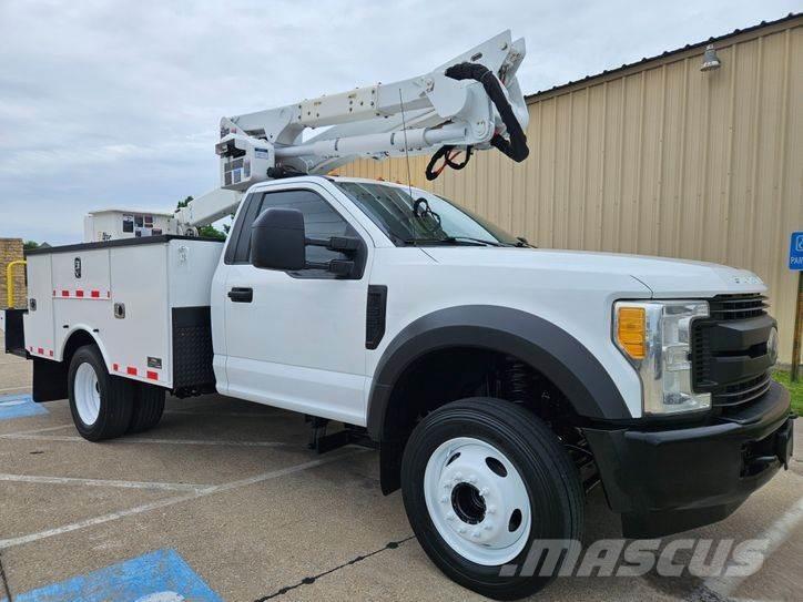 Ford F-550 Teherautóra szerelt emelők és állványok
