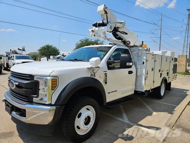 Ford F-550 Teherautóra szerelt emelők és állványok