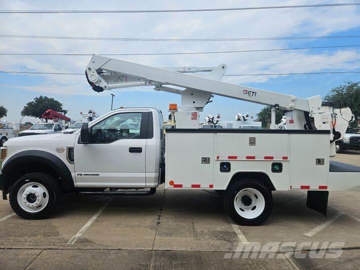 Ford F-550 Teherautóra szerelt emelők és állványok