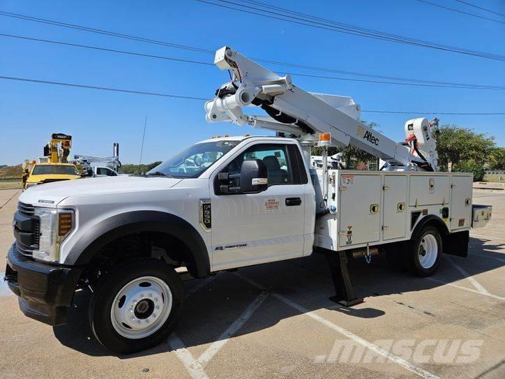 Ford F-550 Teherautóra szerelt emelők és állványok