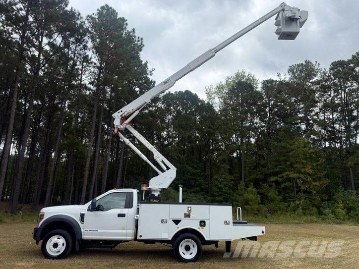 Ford F-550 Teherautóra szerelt emelők és állványok