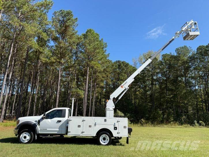 Ford F-550 Teherautóra szerelt emelők és állványok