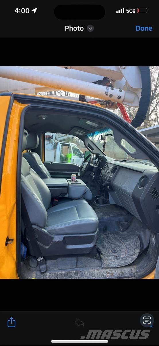 Ford F-550 Teherautóra szerelt emelők és állványok