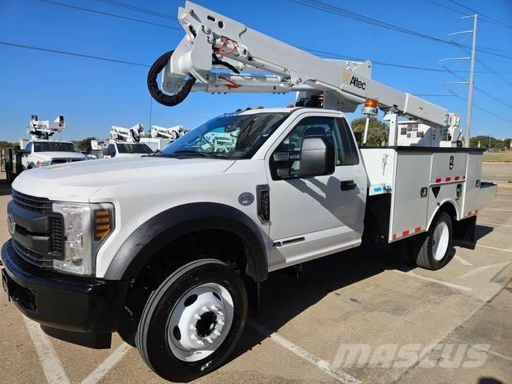 Ford F-550 Teherautóra szerelt emelők és állványok