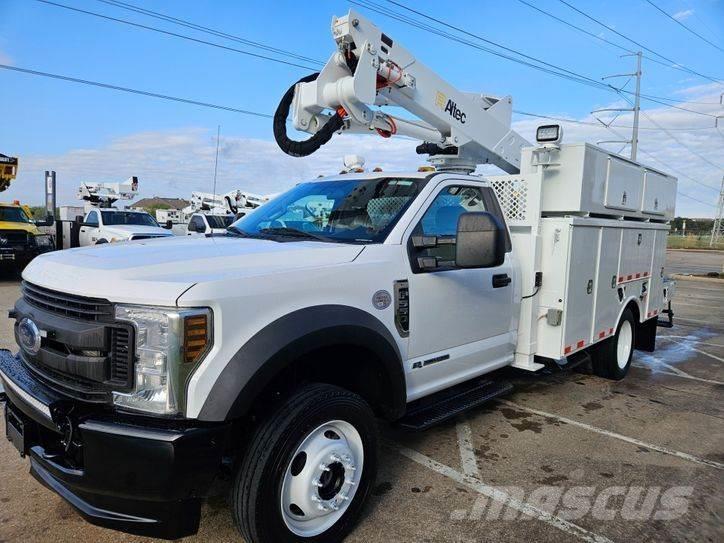 Ford F-550 Teherautóra szerelt emelők és állványok