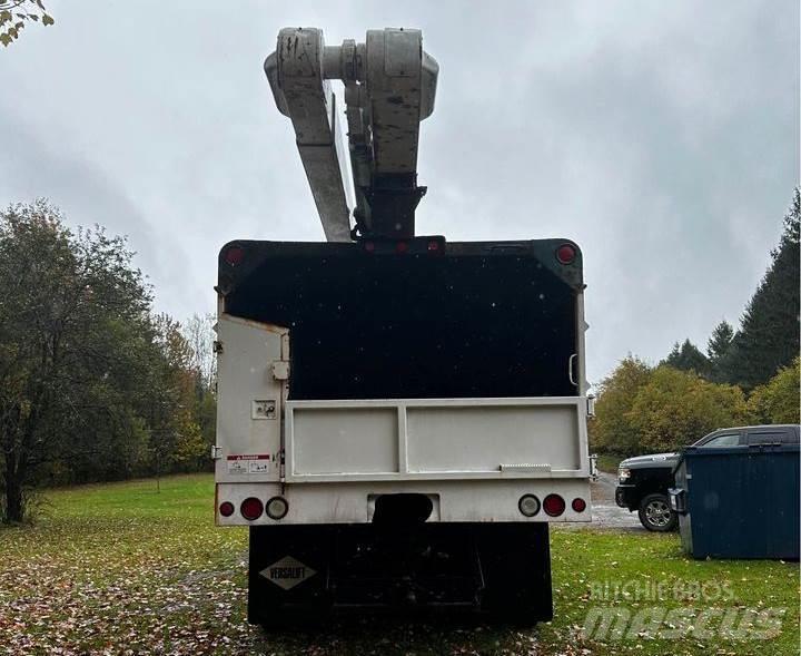 Ford F-750 Teherautóra szerelt emelők és állványok