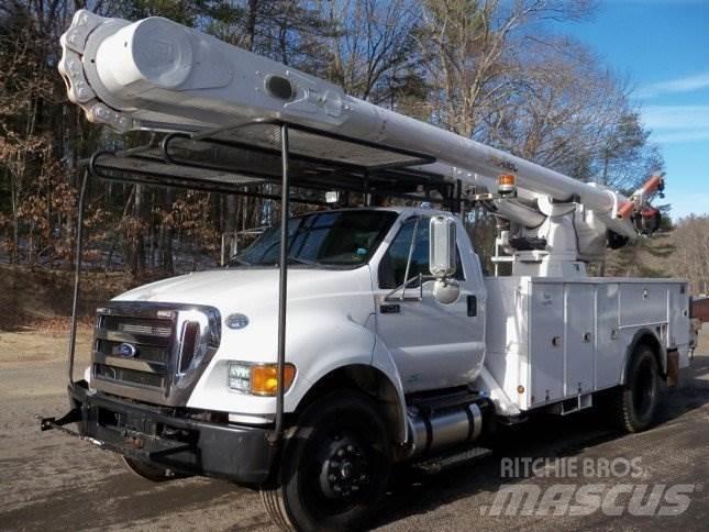 Ford F-750 Teherautóra szerelt emelők és állványok