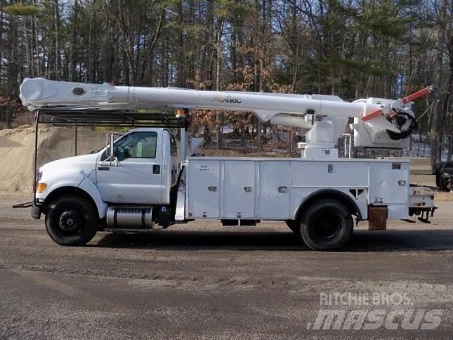 Ford F-750 Teherautóra szerelt emelők és állványok