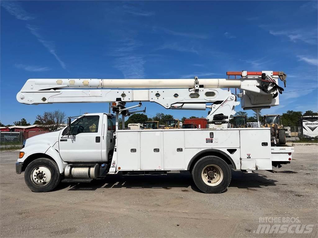 Ford F-750 Teherautóra szerelt emelők és állványok