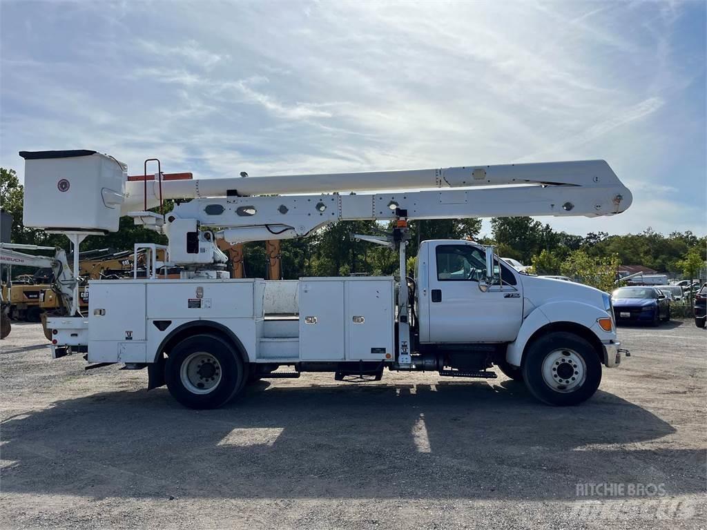Ford F-750 Teherautóra szerelt emelők és állványok
