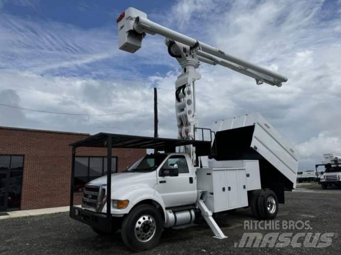 Ford F-750 Teherautóra szerelt emelők és állványok