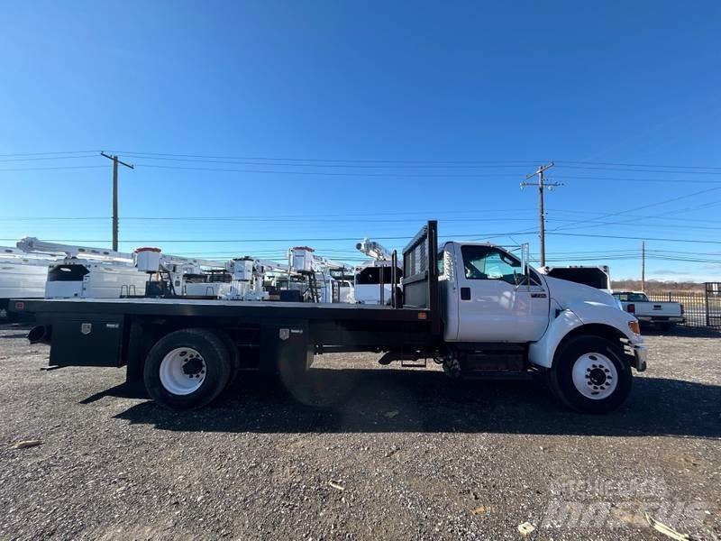 Ford F-750 Platós / Ponyvás teherautók