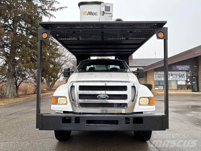 Ford F-750 Teherautóra szerelt emelők és állványok