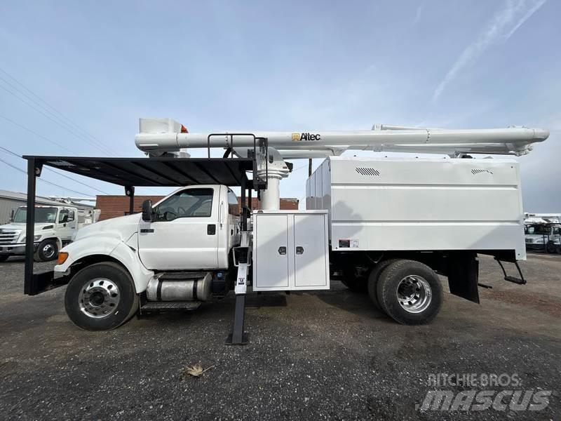 Ford F-750 Teherautóra szerelt emelők és állványok