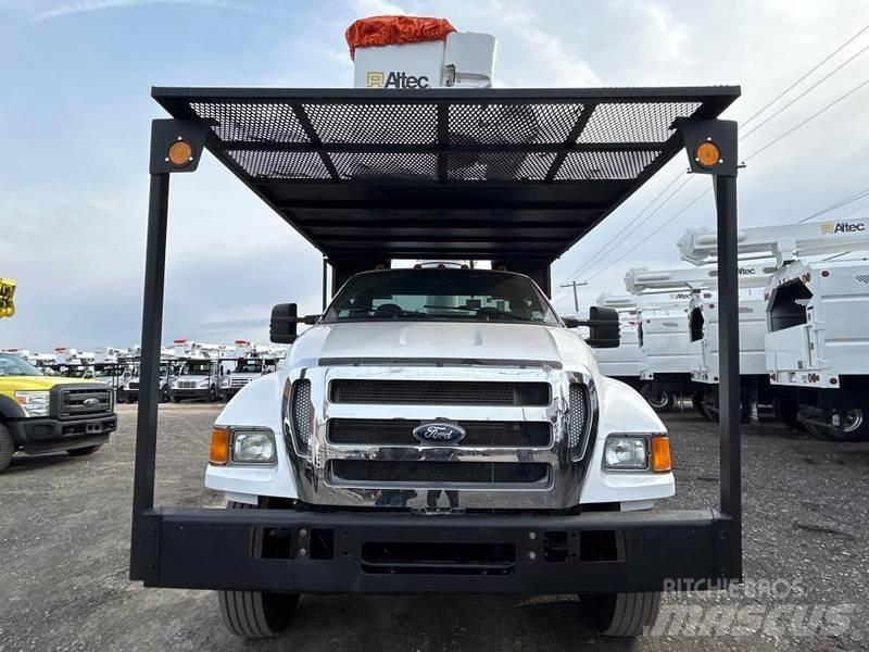Ford F-750 Teherautóra szerelt emelők és állványok