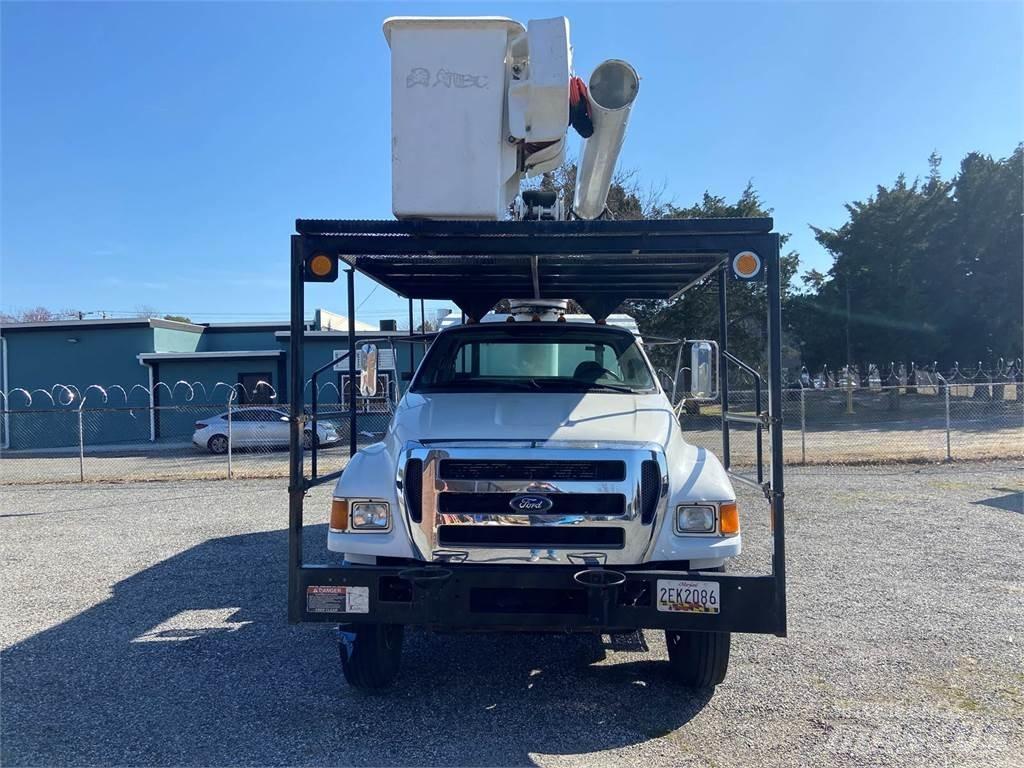 Ford F-750 Teherautóra szerelt emelők és állványok