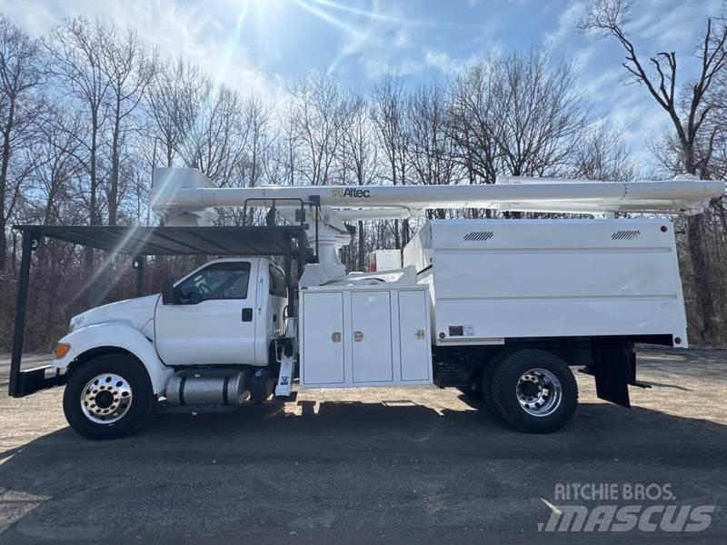 Ford F-750 Teherautóra szerelt emelők és állványok