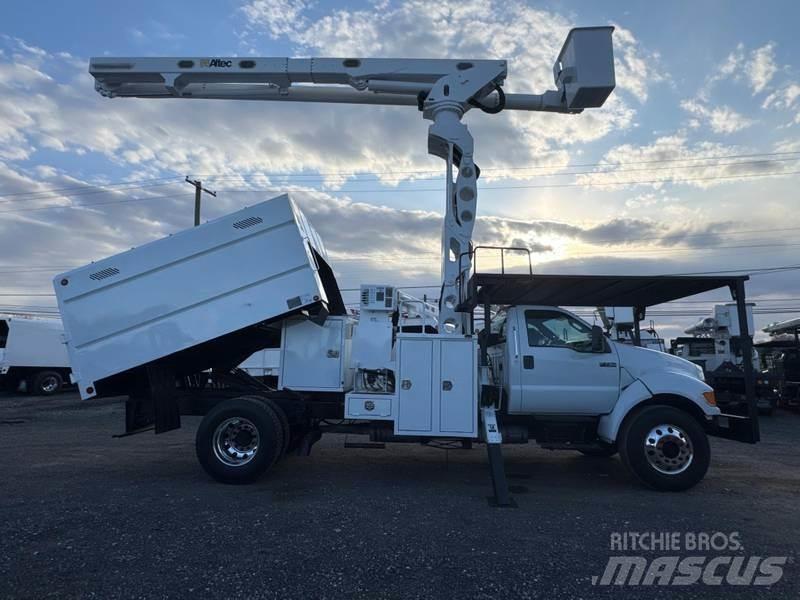 Ford F-750 Teherautóra szerelt emelők és állványok