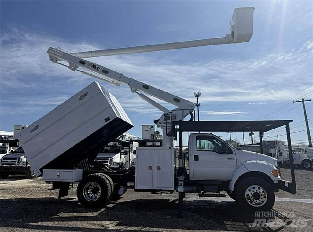 Ford F-750 Teherautóra szerelt emelők és állványok