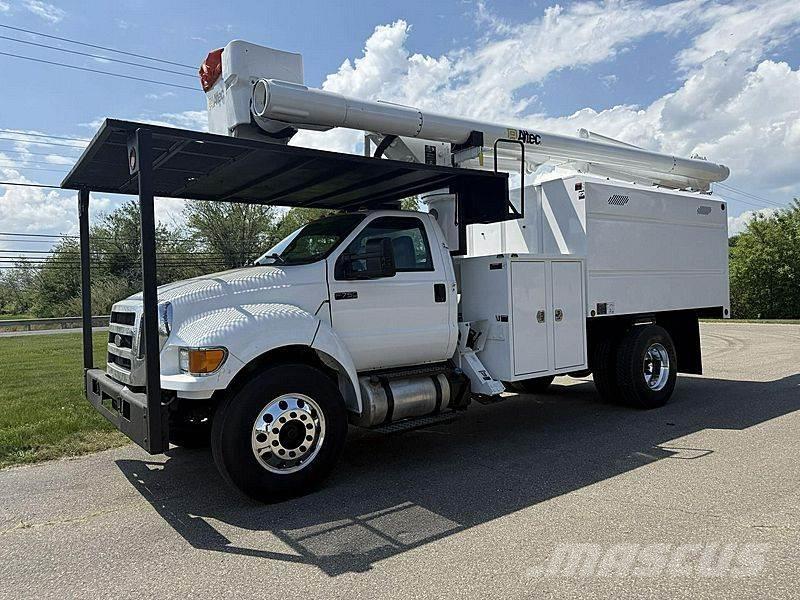 Ford F-750 Teherautóra szerelt emelők és állványok