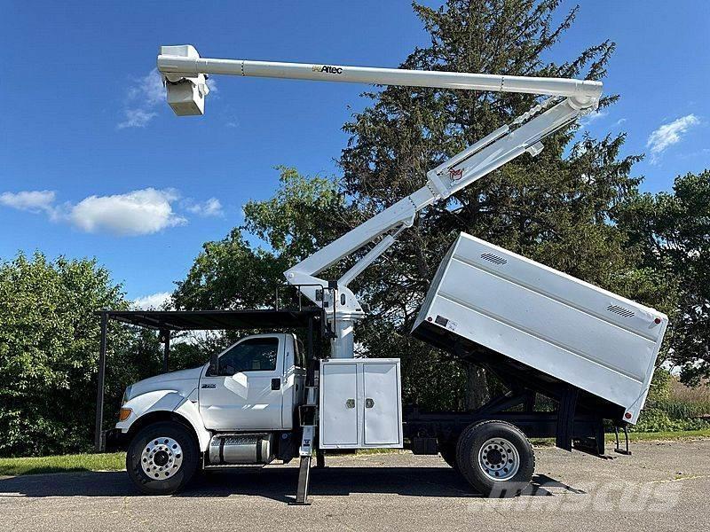 Ford F-750 Teherautóra szerelt emelők és állványok