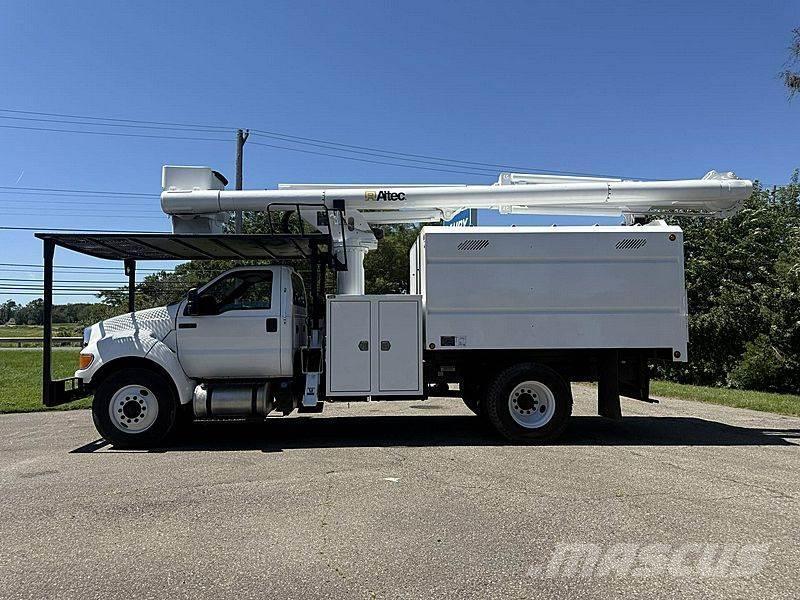 Ford F-750 Teherautóra szerelt emelők és állványok