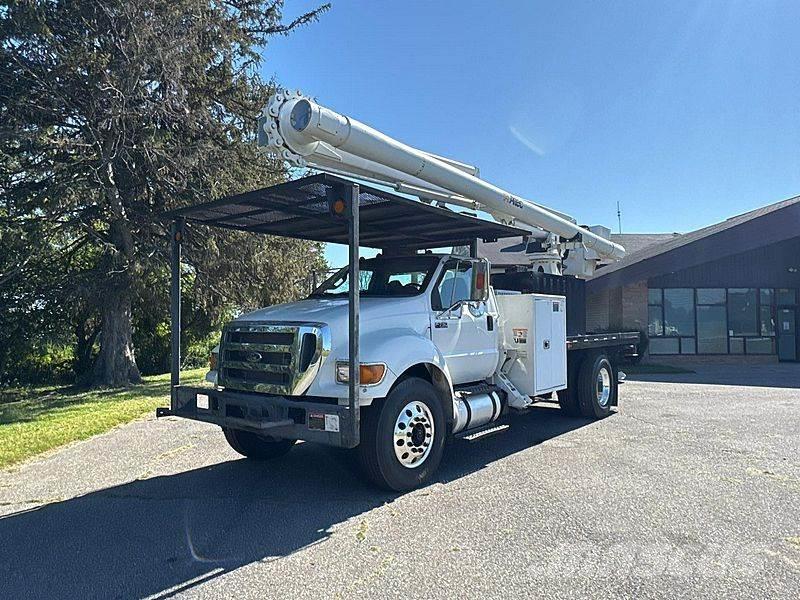 Ford F-750 Teherautóra szerelt emelők és állványok