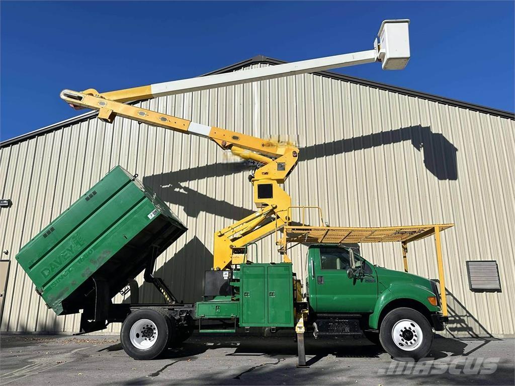 Ford F-750 Teherautóra szerelt emelők és állványok