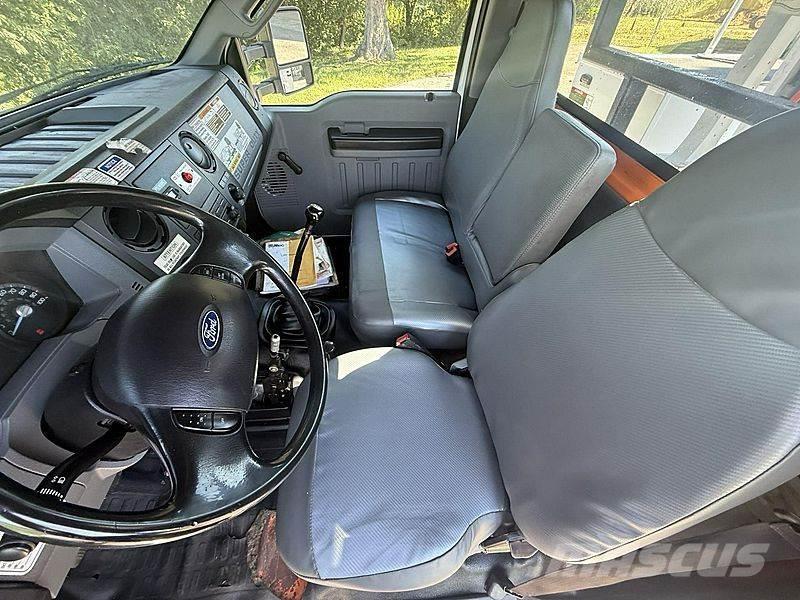 Ford F-750 Teherautóra szerelt emelők és állványok