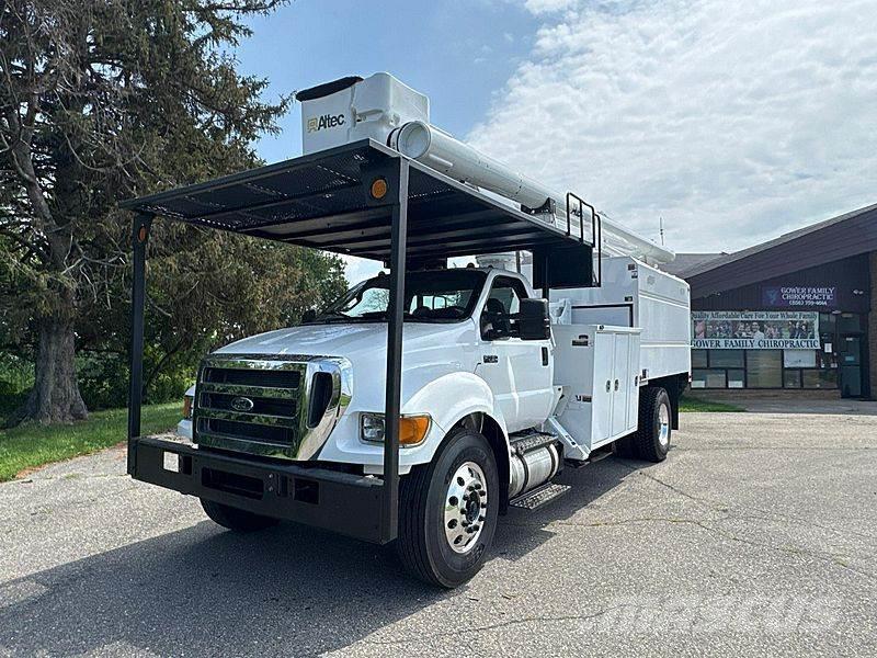 Ford F-750 Teherautóra szerelt emelők és állványok