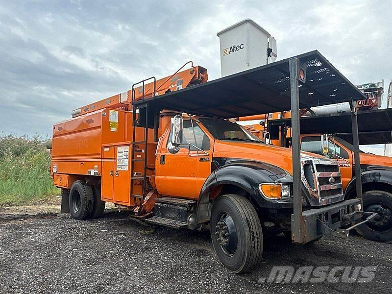 Ford F-750 Teherautóra szerelt emelők és állványok