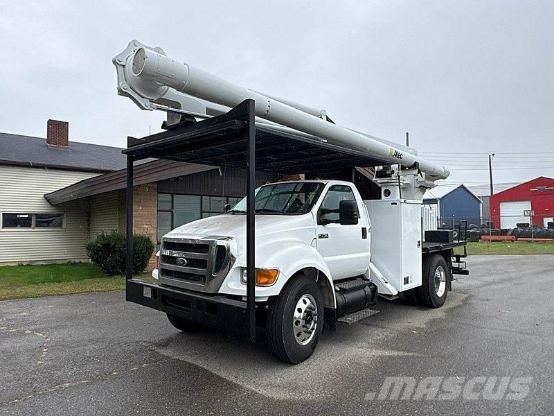 Ford F-750 Teherautóra szerelt emelők és állványok