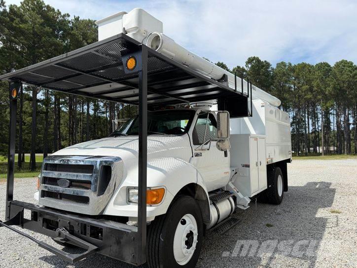 Ford F-750 Teherautóra szerelt emelők és állványok