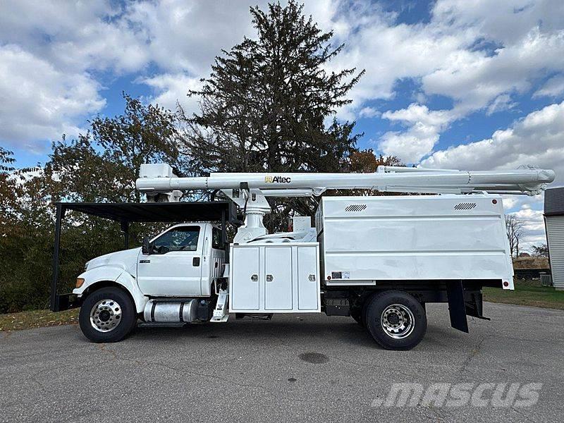 Ford F-750 Teherautóra szerelt emelők és állványok