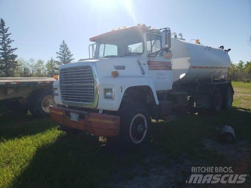 Ford L8000 Tartályos teherautók