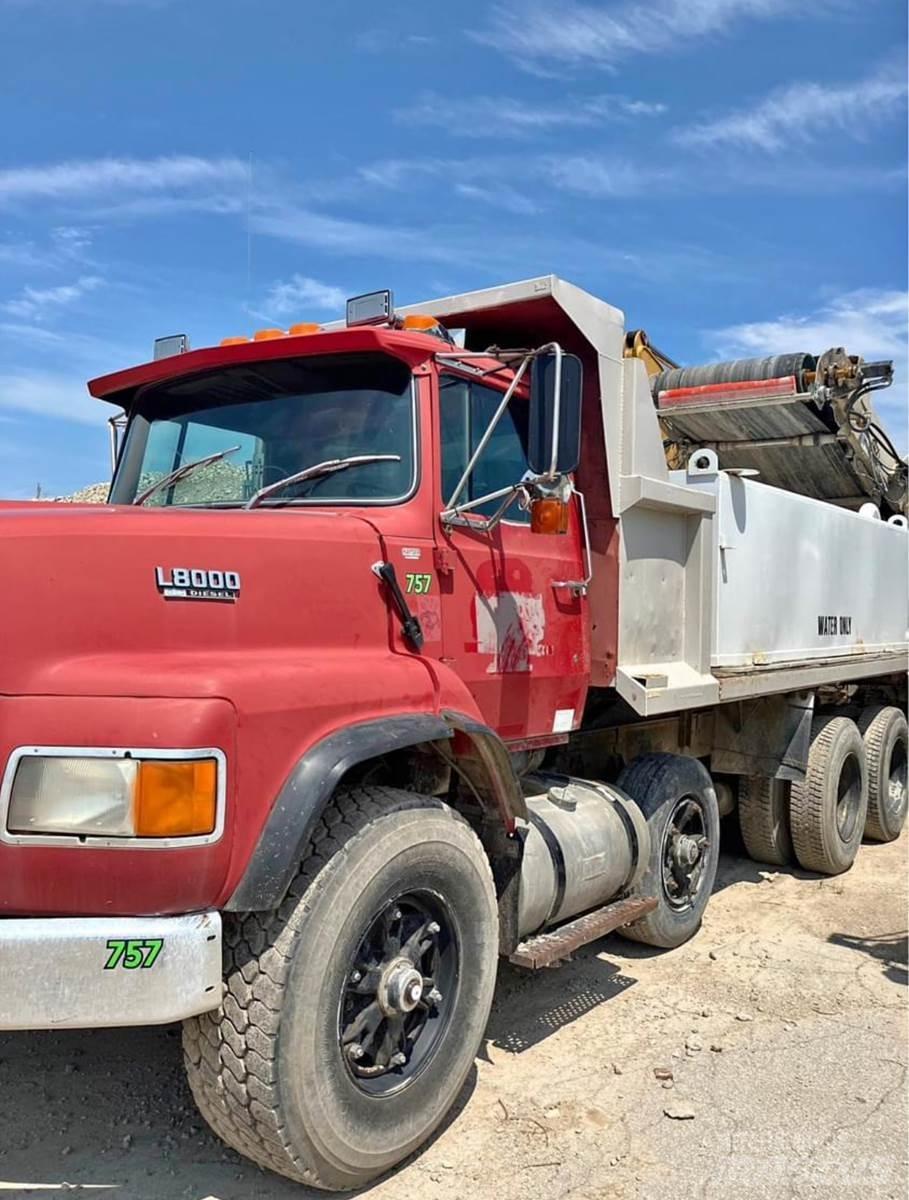 Ford L9000 Tartályos teherautók