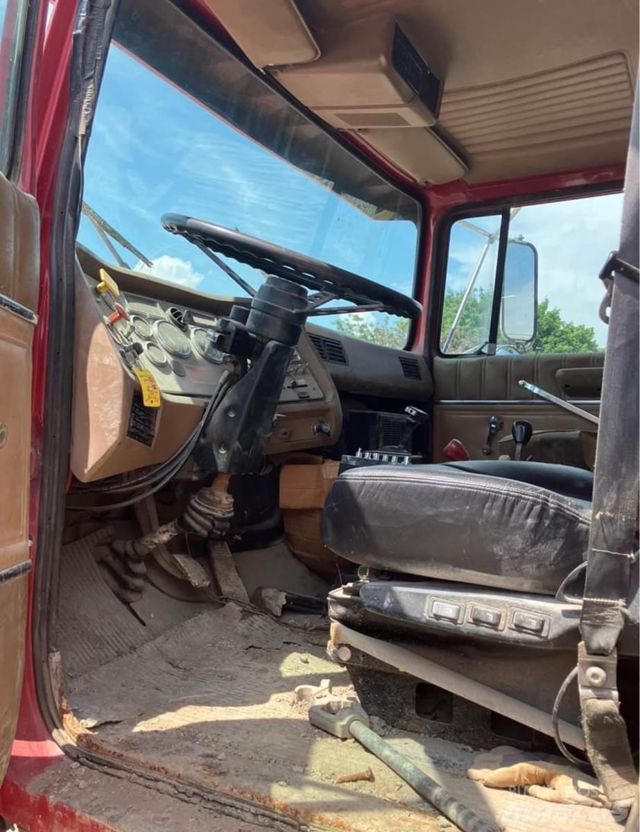 Ford L9000 Tartályos teherautók