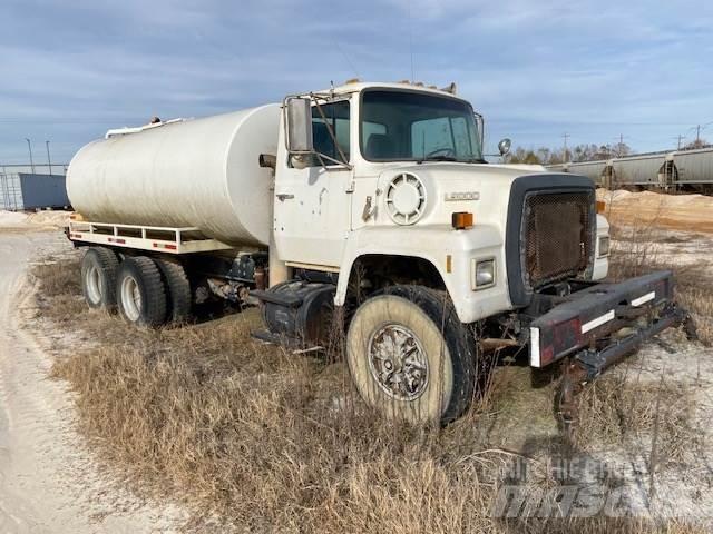 Ford L9000 Tartályos teherautók