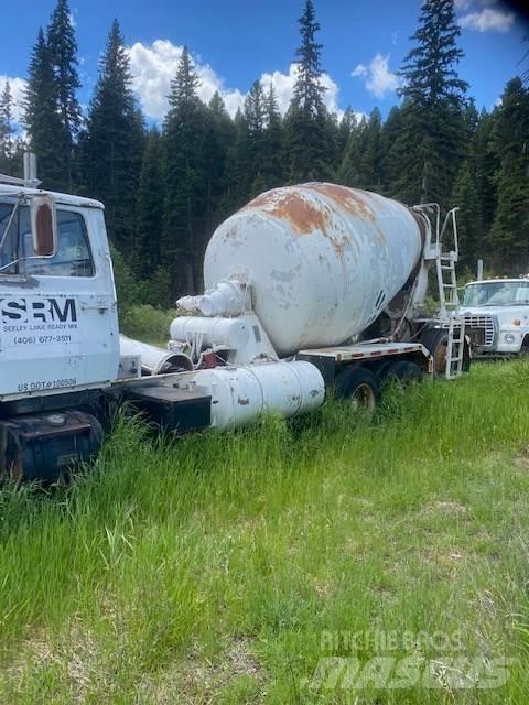 Ford LT9000 Betonkeverők/Betonpumpák